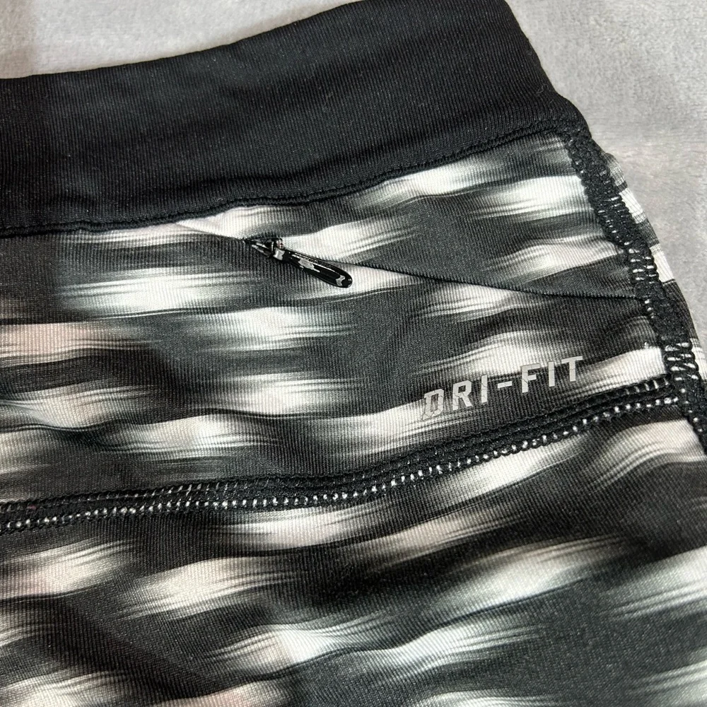 Nike Women Dri-Fit Capri Leggings Run Fast Live Fearless Urban Camo Size S - Picture 3 of 5